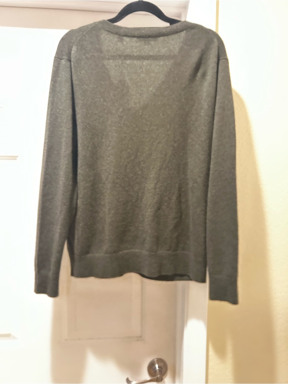 Vince Olive Green V-Neck Cashmere Sweater - Picture 4 of 9